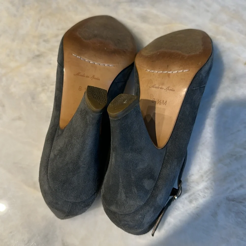Andre Assous Black T-Strap Heels - Picture 4 of 5